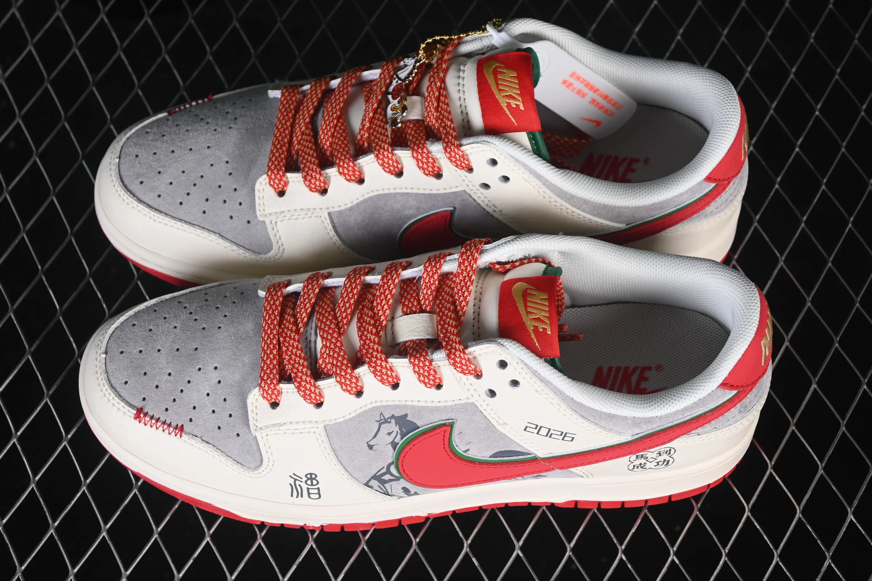All categories Nk SB Dunk Series Nk SB Dunk Low High-end customized low-top sneakers Nike SB Dunk Low Limited to the Year of the Horse High-end customized low-top casual sneakers QW5288-116